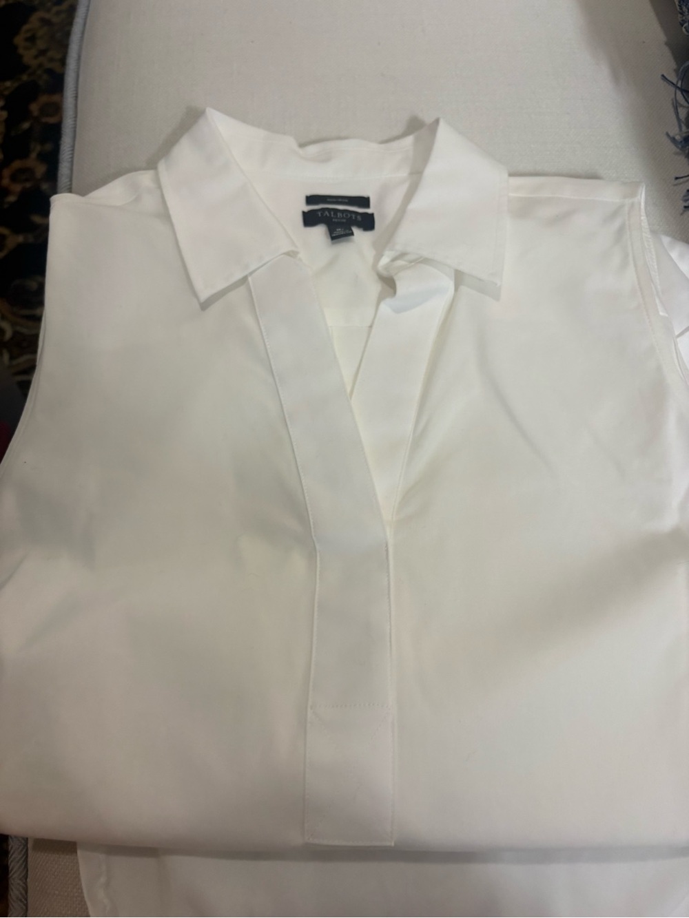 Talbots White Sleeveless Collared V-Neck Pullover Blouse.